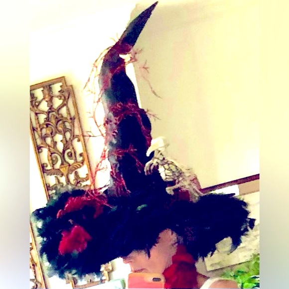 Witch hat ❣️HOST PICK❣️Blood red & black Feathers skeletons, vines & flowers 1of - Picture 3 of 16